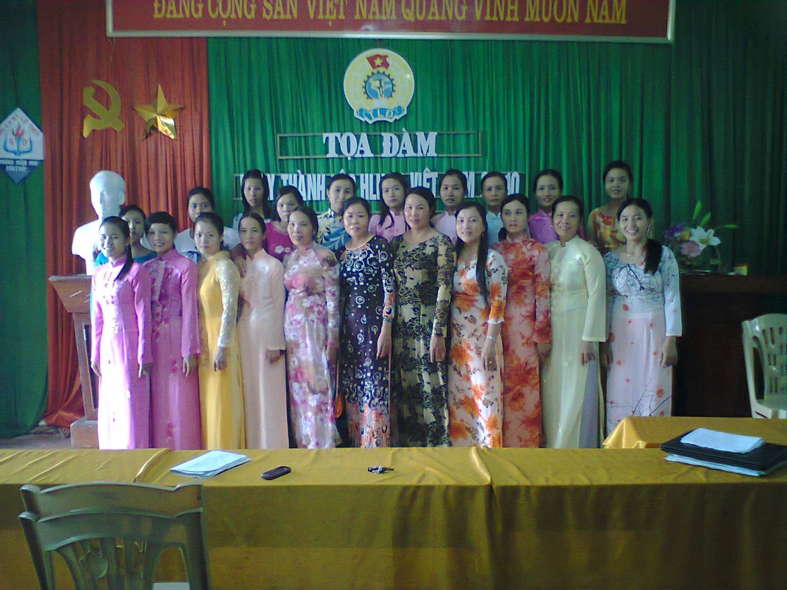 mnsonthuy1.jpg