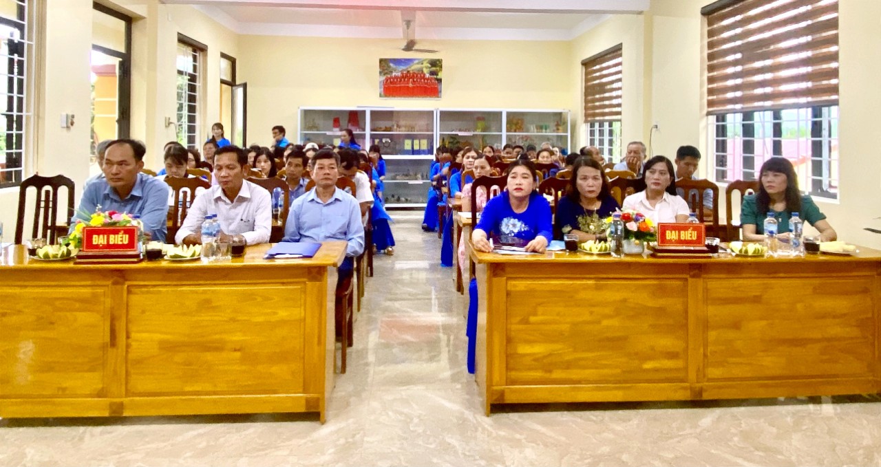 Ảnh 8 Đại biểu tham dự hội nghị CB-VC và đón Bằng công nhận chuẩn quốc gia mức độ 2.jpg