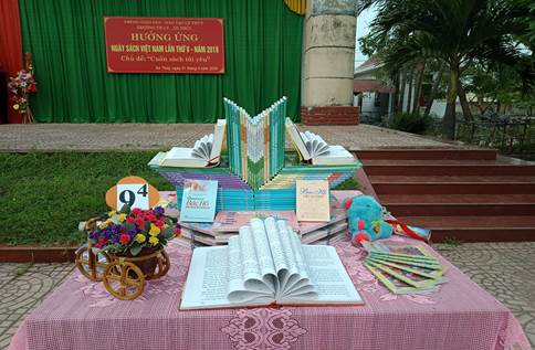 2304anthuy04.jpg