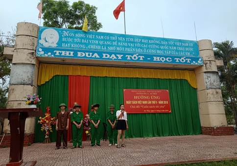 2304anthuy06.jpg